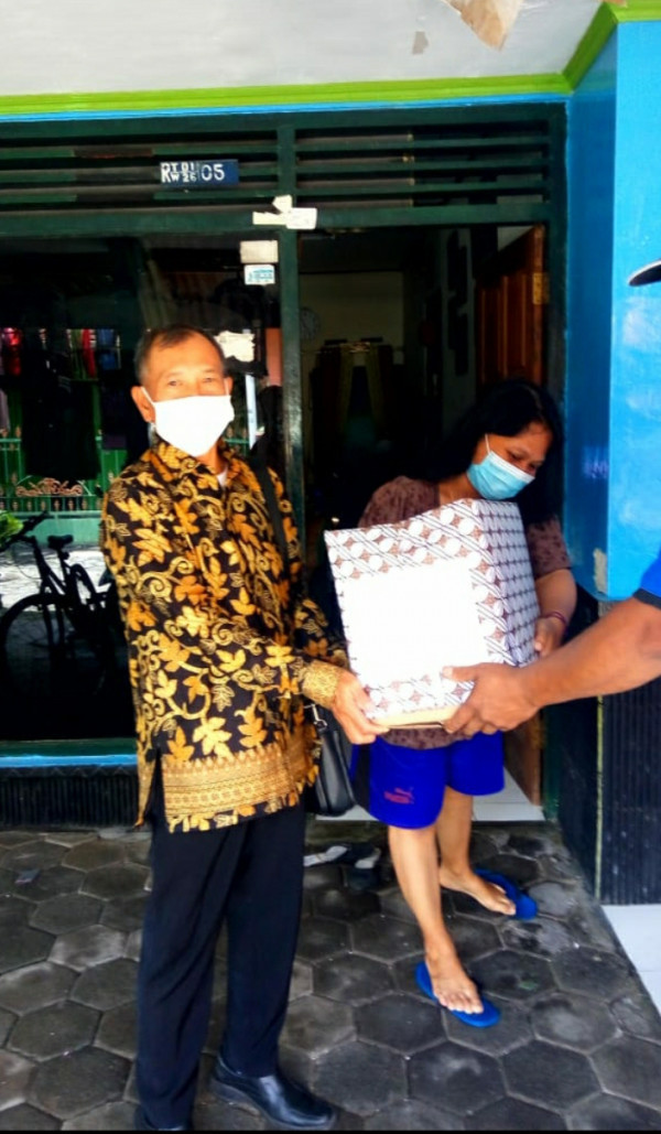 bantuan dr desa condongcatur kpd keluarga ibu painah di pringgolayan